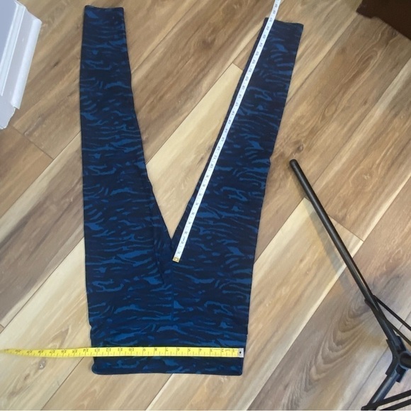 FABLETICS Blue Zebra Camo Leggings size M Medium - Picture 5 of 8